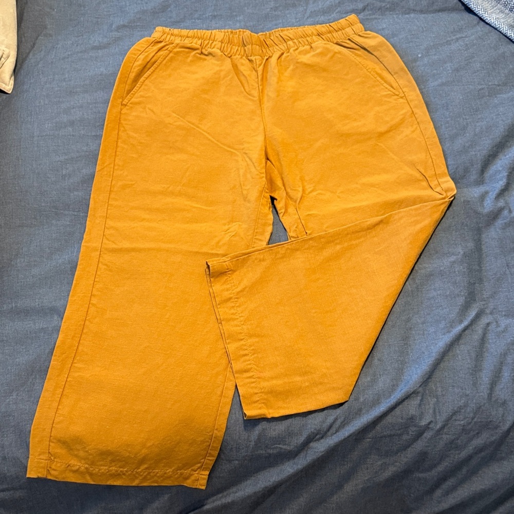 Elegant Amber Women's Capris